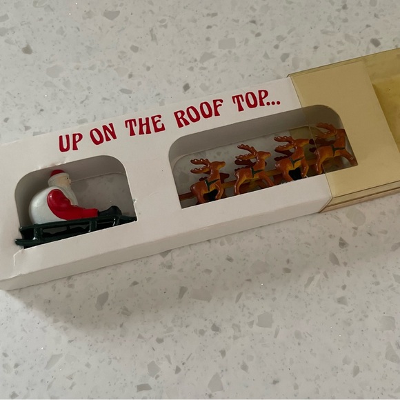 Department 56 Up On the Roof Top, The Original Snow Village Santa Sleigh Holiday - Picture 3 of 3